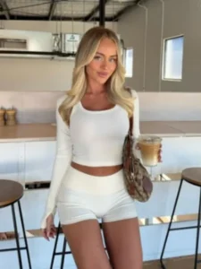 Allie Auton (Model) Biography, Wiki, Age, Career, Height, Weight, Boyfriend, Net Worth & More