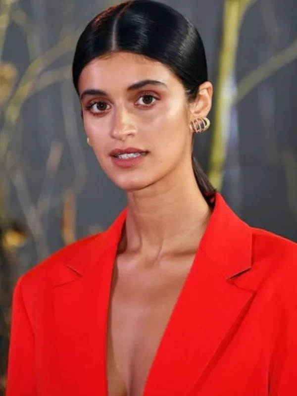 Anya Chalotra (Model) Biography, Wiki, Age, Career, Height, Weight, Boyfriend, Net Worth & More
