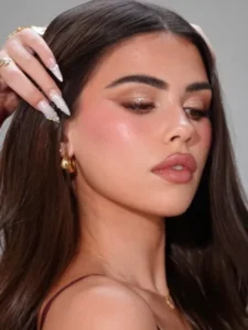 Leah Halton (Model) Biography, Wiki, Age, Career, Height, Weight, Boyfriend, Net Worth & More