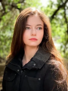 Mackenzie Foy (Actress) Biography, Wiki, Age, Career, Height, Weight, Boyfriend, Net Worth & More