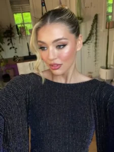 Samantha Poole (Model) Biography, Wiki, Age, Career, Height, Weight, Boyfriend, Net Worth & More